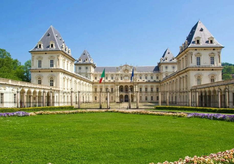 Castello del Valentino di Torino: a Marzo tornano le visite gratuite alle stanze del piano nobile